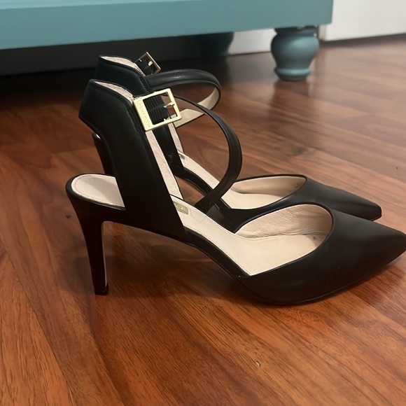 Louise et Cie pointed toe kitten heels in black. Size 6.5. Excellent condition - Picture 3 of 3